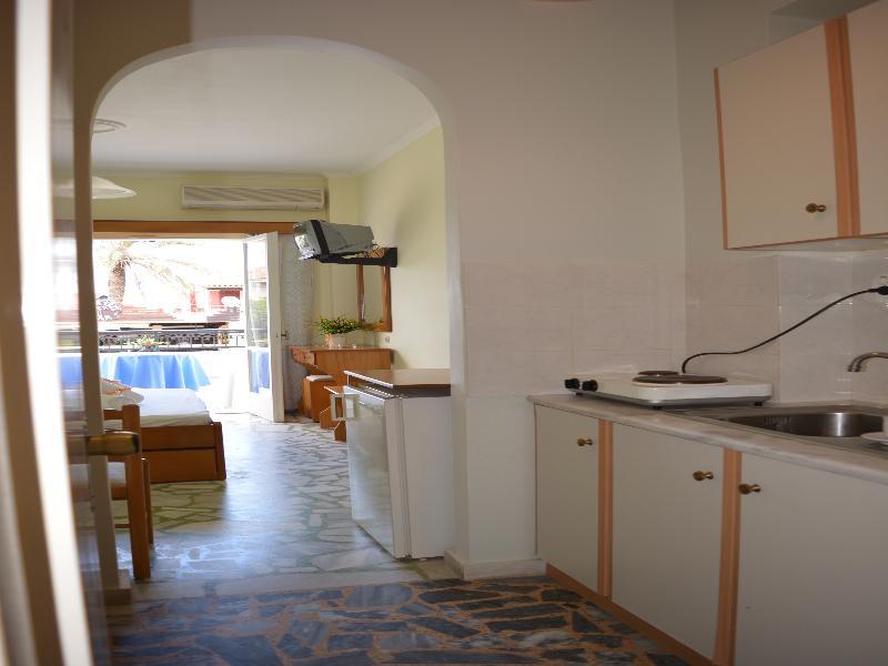 Montes & Hotell Alykanas (Zakynthos)