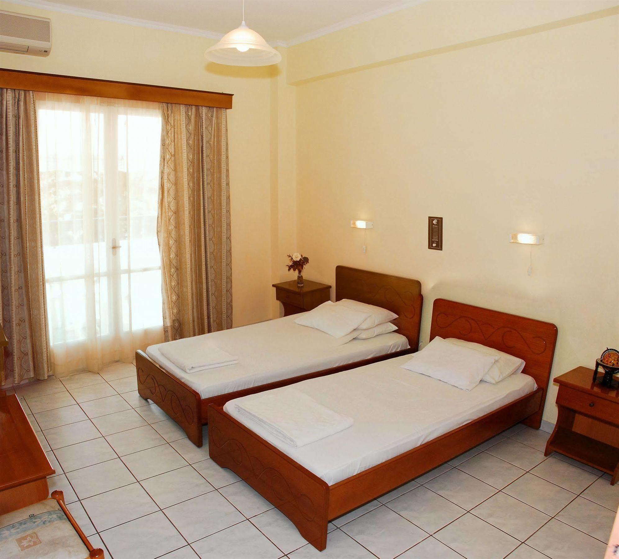 Montes & Hotell 2*
